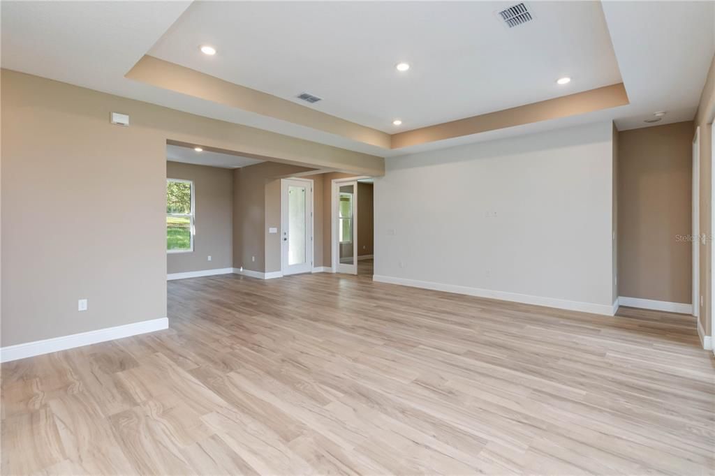 En Venta: $765,000 (5 camas, 3 baños, 2323 Pies cuadrados)