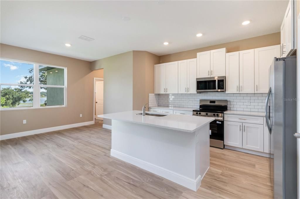 En Venta: $765,000 (5 camas, 3 baños, 2323 Pies cuadrados)