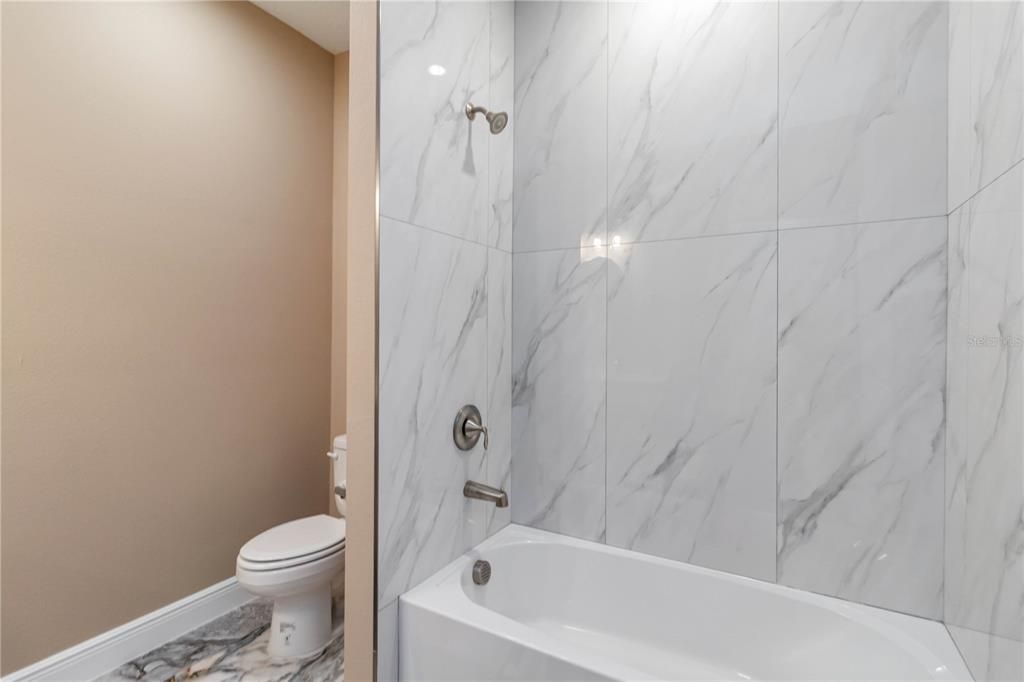 En Venta: $765,000 (5 camas, 3 baños, 2323 Pies cuadrados)