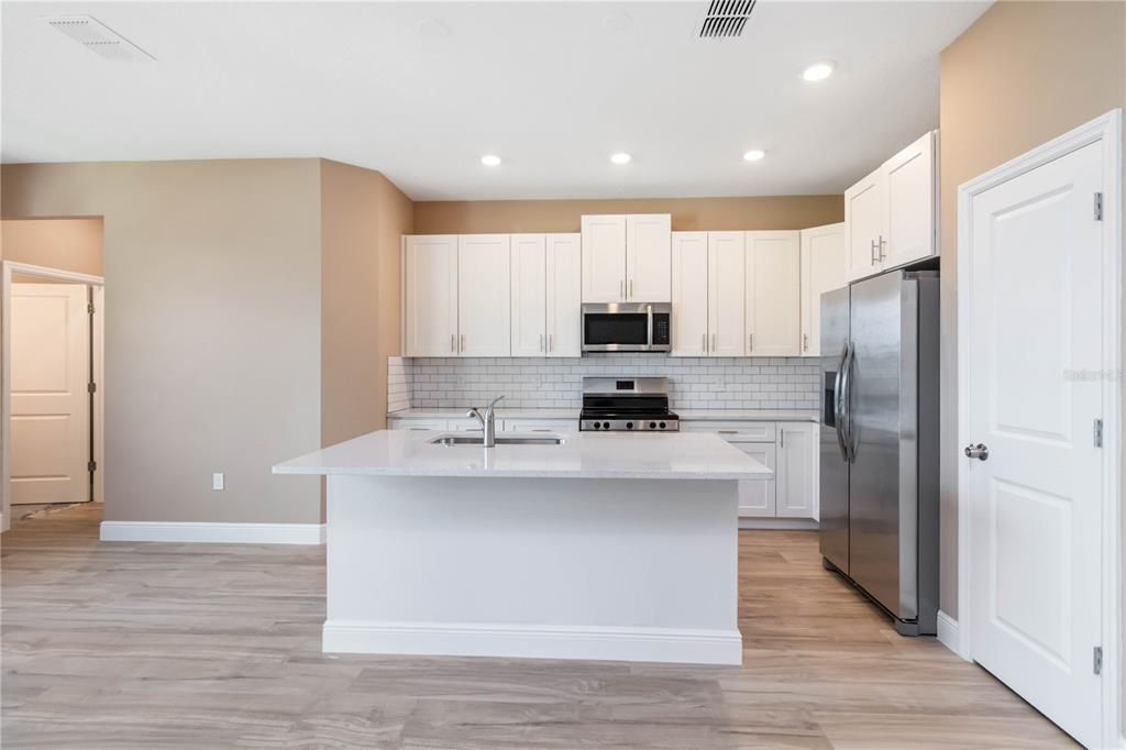 En Venta: $765,000 (5 camas, 3 baños, 2323 Pies cuadrados)