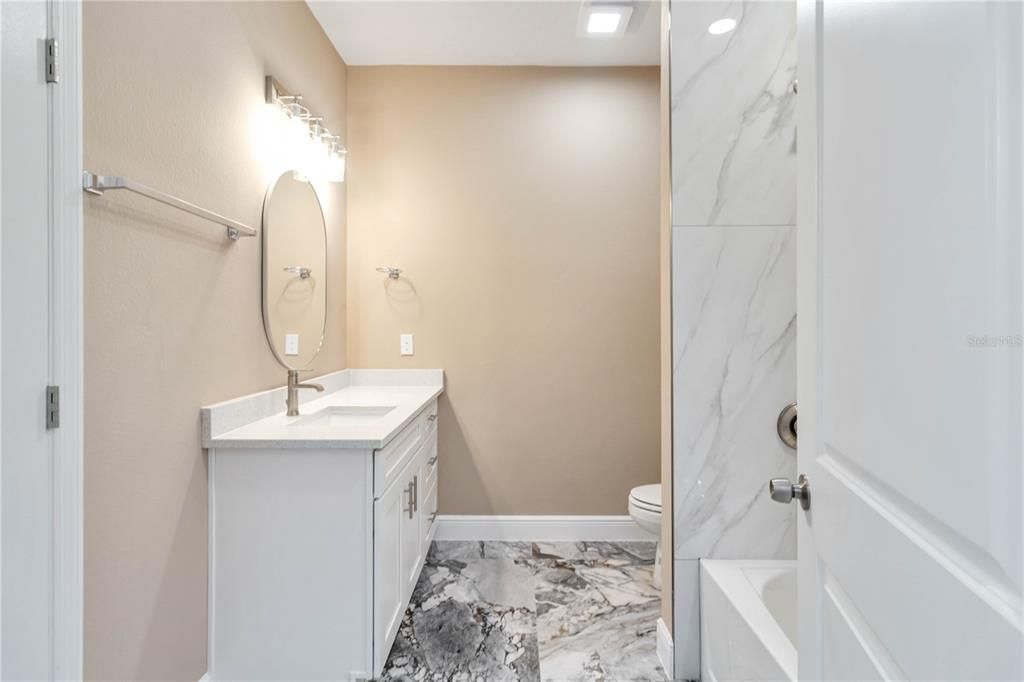 En Venta: $765,000 (5 camas, 3 baños, 2323 Pies cuadrados)