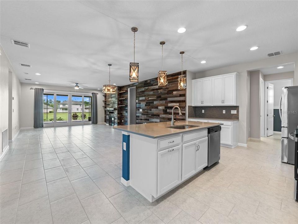 En Renta: $3,000 (4 camas, 2 baños, 2537 Pies cuadrados)