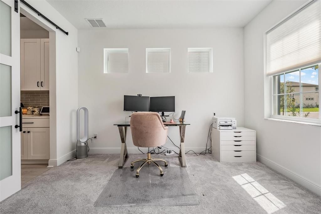 Activo con contrato: $599,900 (5 camas, 5 baños, 3761 Pies cuadrados)