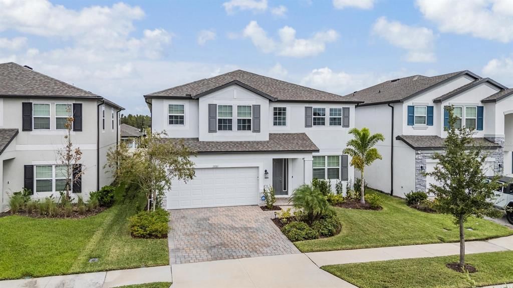 Activo con contrato: $599,900 (5 camas, 5 baños, 3761 Pies cuadrados)