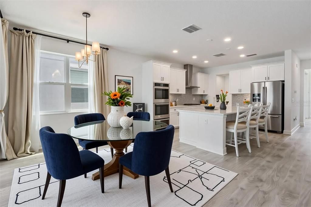 Activo con contrato: $599,900 (5 camas, 5 baños, 3761 Pies cuadrados)