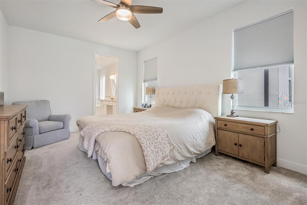 Activo con contrato: $599,900 (5 camas, 5 baños, 3761 Pies cuadrados)