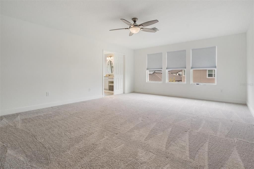Activo con contrato: $599,900 (5 camas, 5 baños, 3761 Pies cuadrados)