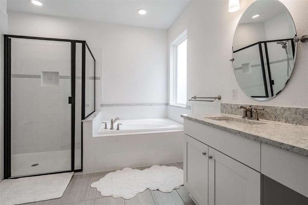 Activo con contrato: $599,900 (5 camas, 5 baños, 3761 Pies cuadrados)