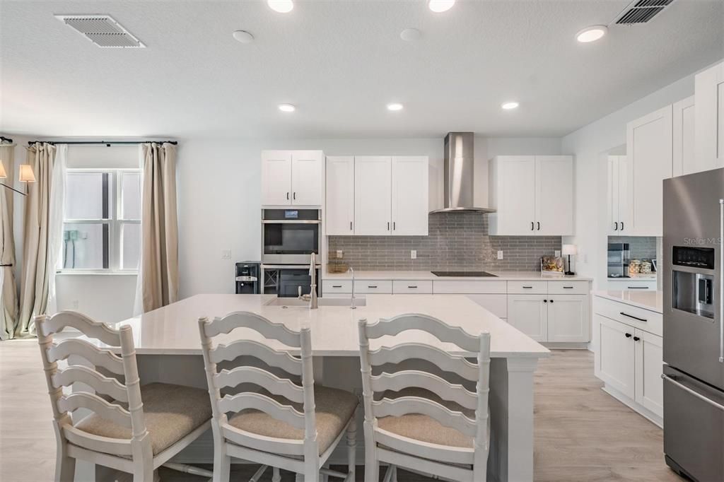 Activo con contrato: $599,900 (5 camas, 5 baños, 3761 Pies cuadrados)