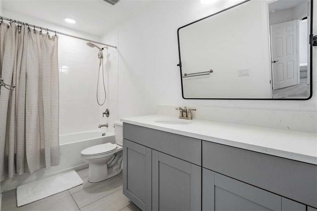 Activo con contrato: $599,900 (5 camas, 5 baños, 3761 Pies cuadrados)