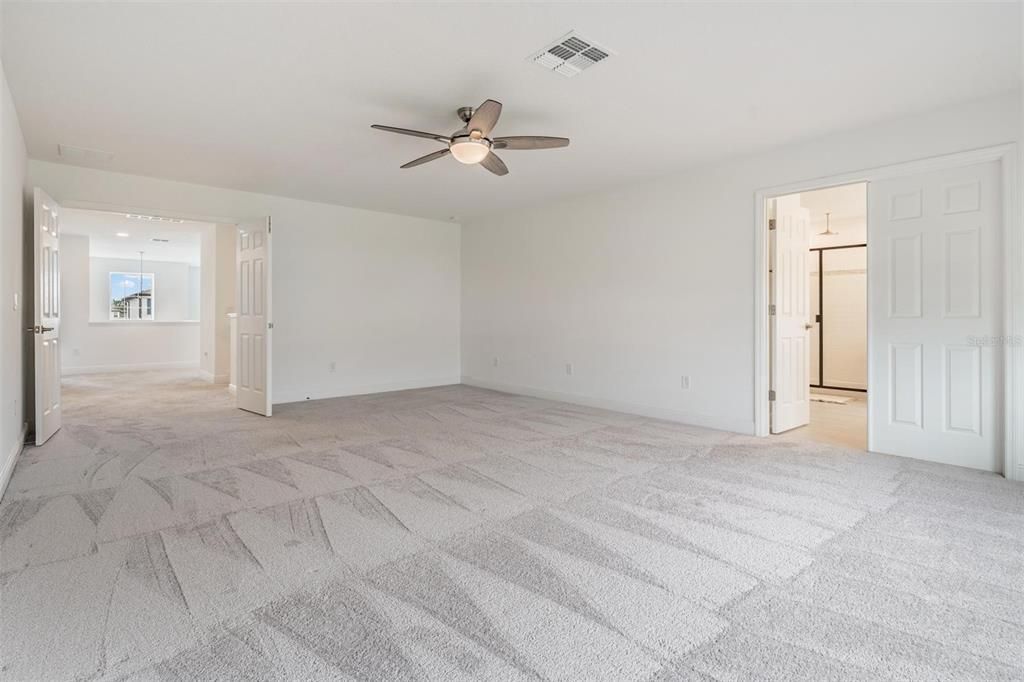 Activo con contrato: $599,900 (5 camas, 5 baños, 3761 Pies cuadrados)