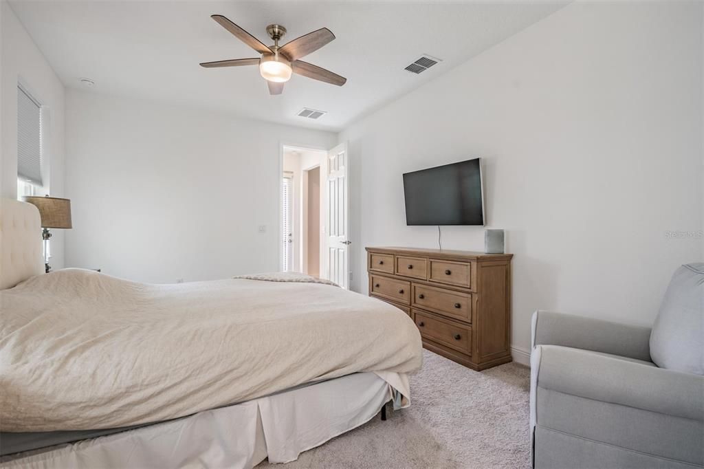 Activo con contrato: $599,900 (5 camas, 5 baños, 3761 Pies cuadrados)