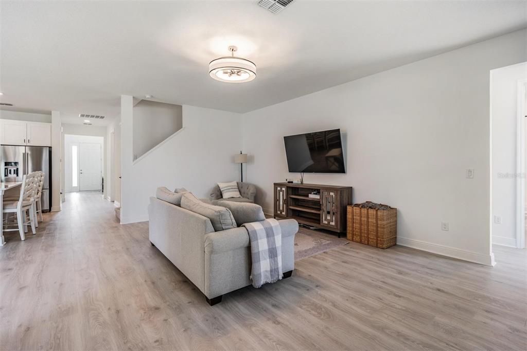 Activo con contrato: $599,900 (5 camas, 5 baños, 3761 Pies cuadrados)