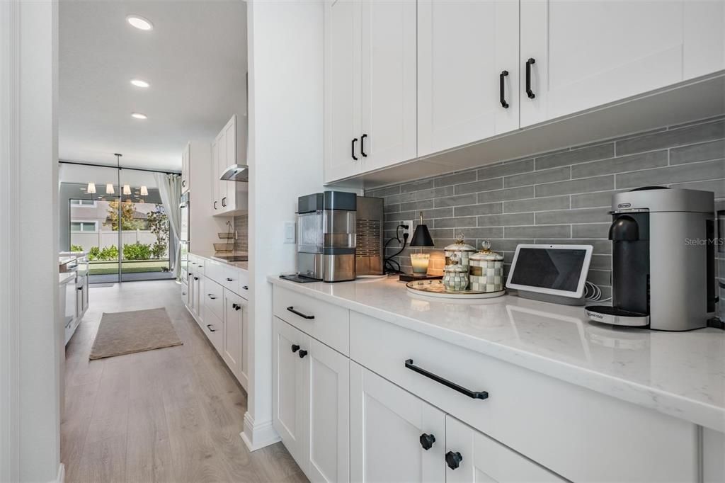 Activo con contrato: $599,900 (5 camas, 5 baños, 3761 Pies cuadrados)