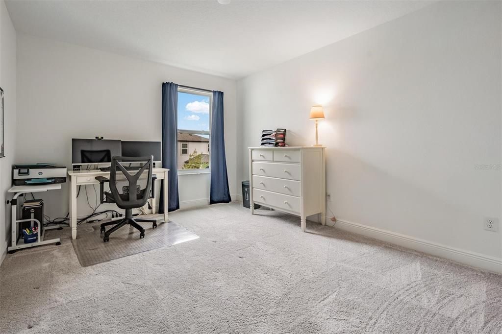 Activo con contrato: $599,900 (5 camas, 5 baños, 3761 Pies cuadrados)