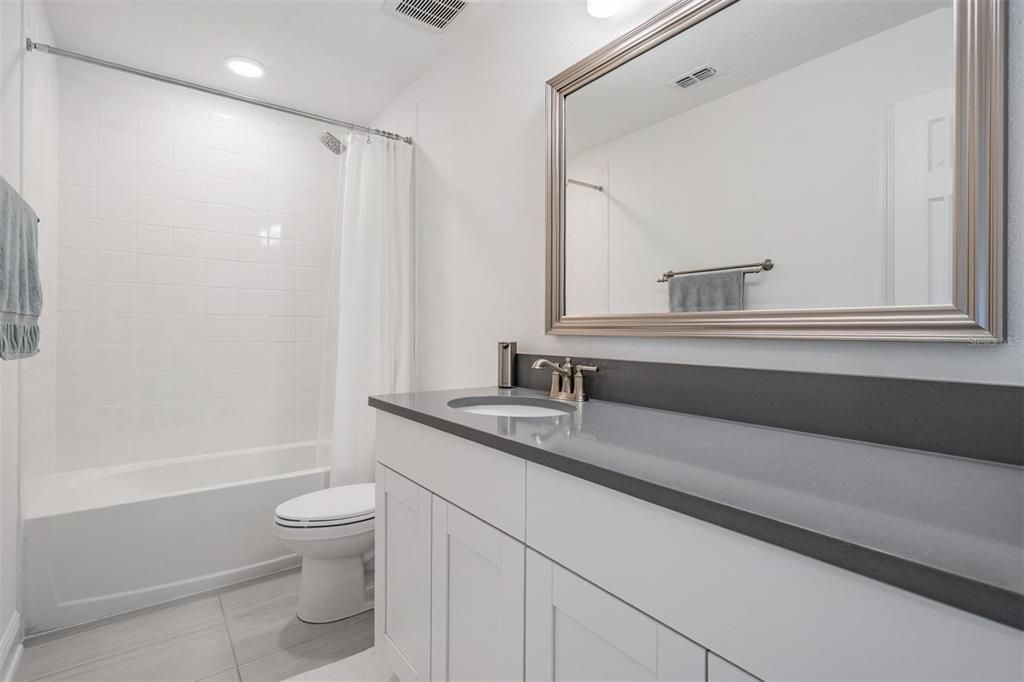 Activo con contrato: $599,900 (5 camas, 5 baños, 3761 Pies cuadrados)