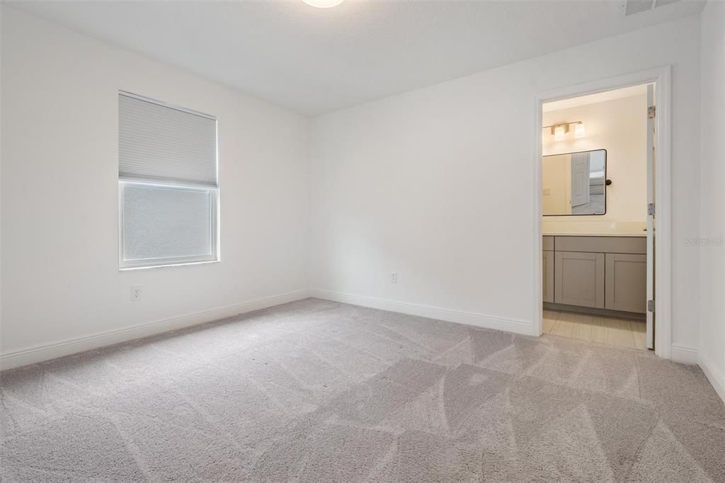 Activo con contrato: $599,900 (5 camas, 5 baños, 3761 Pies cuadrados)