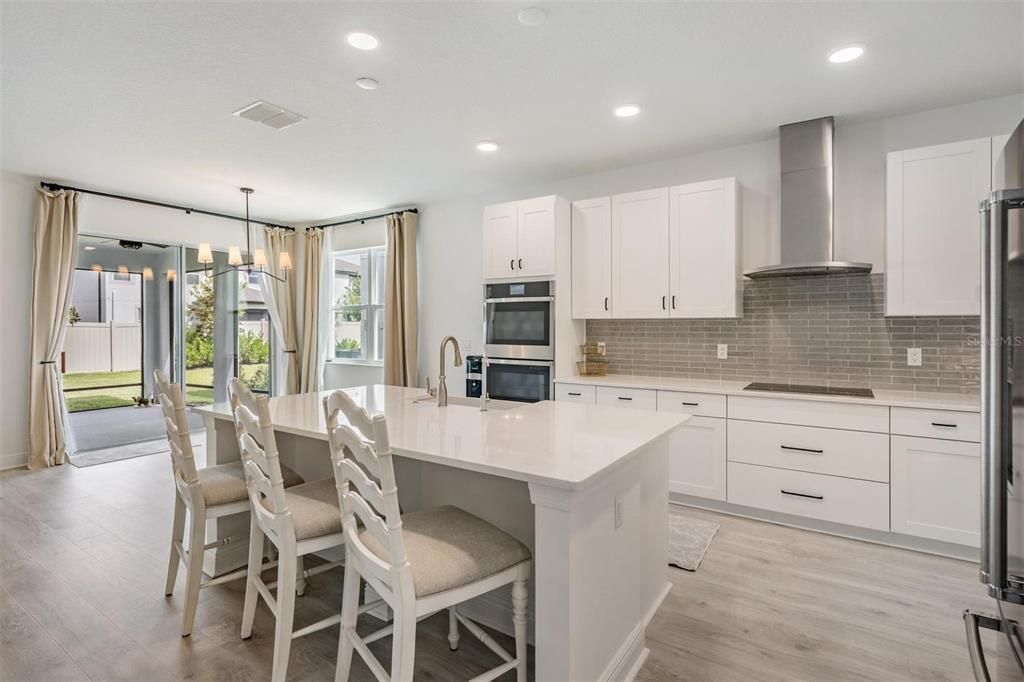 Activo con contrato: $599,900 (5 camas, 5 baños, 3761 Pies cuadrados)
