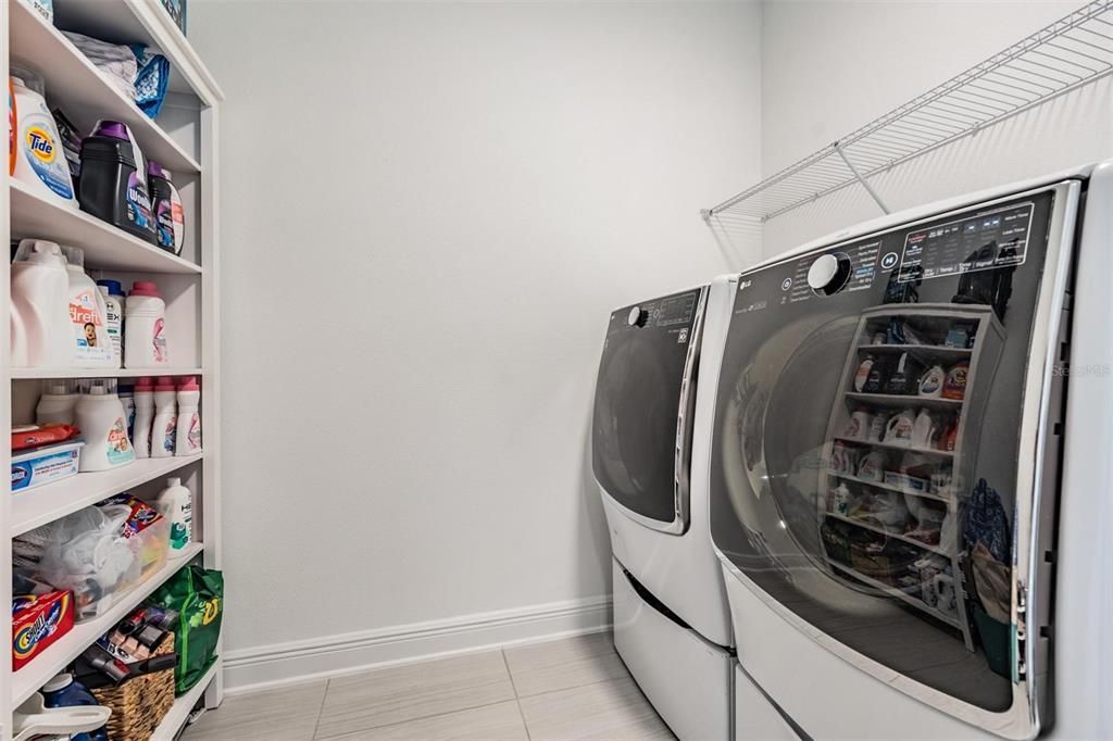 Activo con contrato: $599,900 (5 camas, 5 baños, 3761 Pies cuadrados)