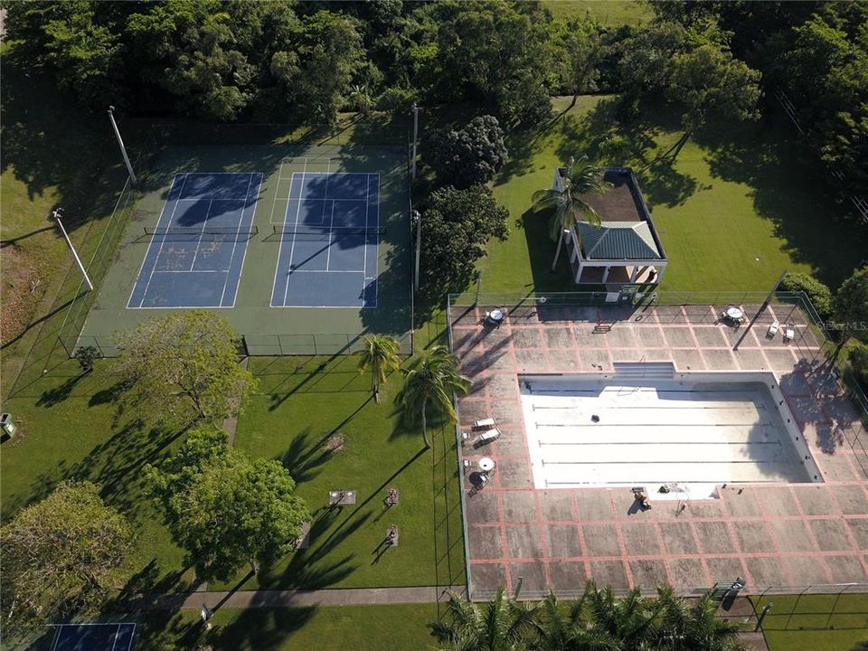 出租: $5,000 (4 贝兹, 3 浴室, 3277 平方英尺)