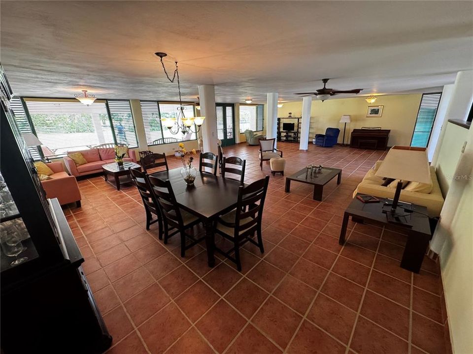 出租: $5,000 (4 贝兹, 3 浴室, 3277 平方英尺)