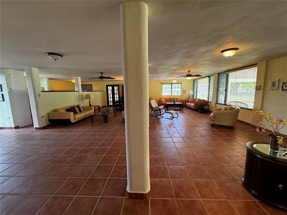 出租: $5,000 (4 贝兹, 3 浴室, 3277 平方英尺)