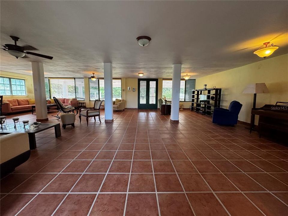 出租: $5,000 (4 贝兹, 3 浴室, 3277 平方英尺)