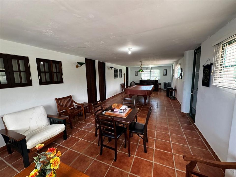 出租: $5,000 (4 贝兹, 3 浴室, 3277 平方英尺)