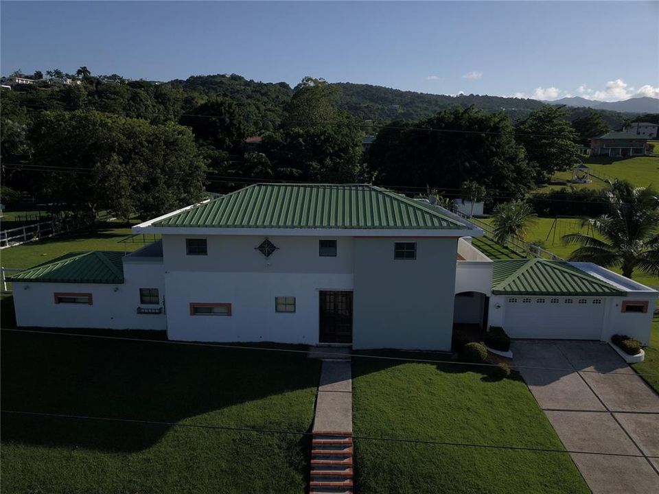 出租: $5,000 (4 贝兹, 3 浴室, 3277 平方英尺)