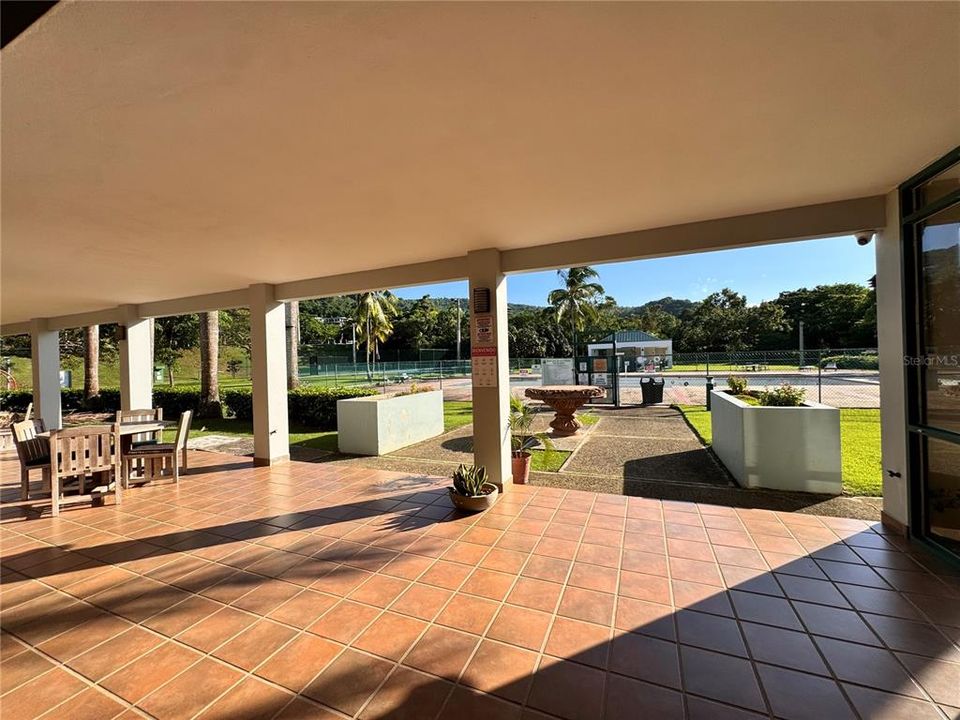 出租: $5,000 (4 贝兹, 3 浴室, 3277 平方英尺)