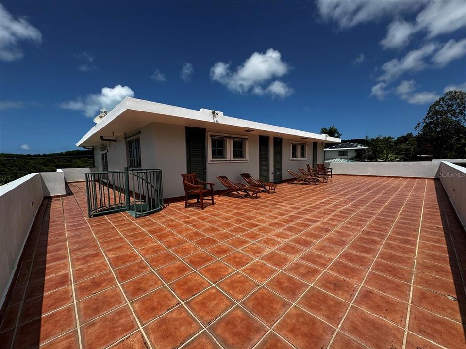 出租: $5,000 (4 贝兹, 3 浴室, 3277 平方英尺)