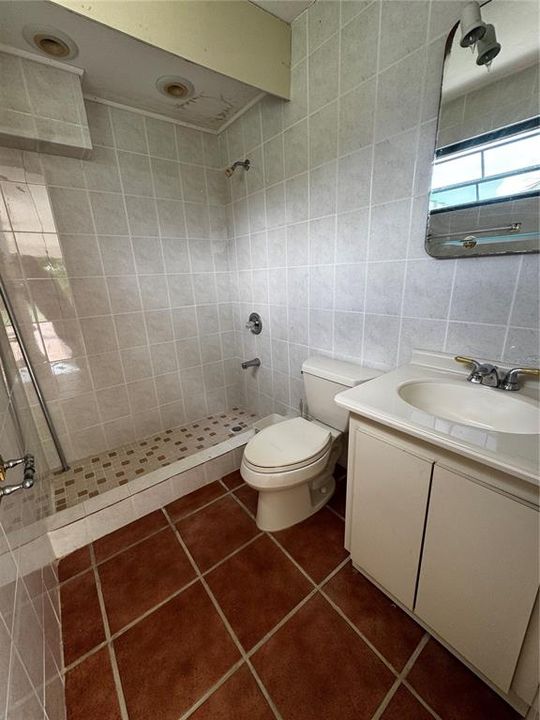 出租: $5,000 (4 贝兹, 3 浴室, 3277 平方英尺)