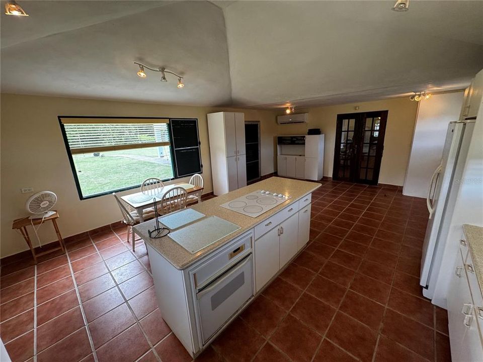 出租: $5,000 (4 贝兹, 3 浴室, 3277 平方英尺)