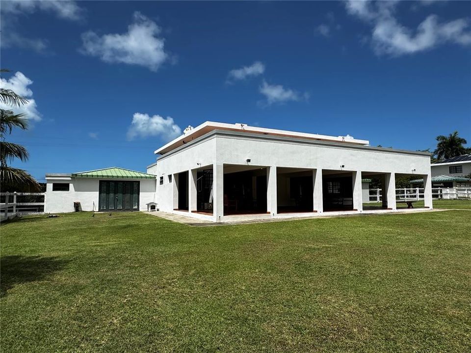 出租: $5,000 (4 贝兹, 3 浴室, 3277 平方英尺)