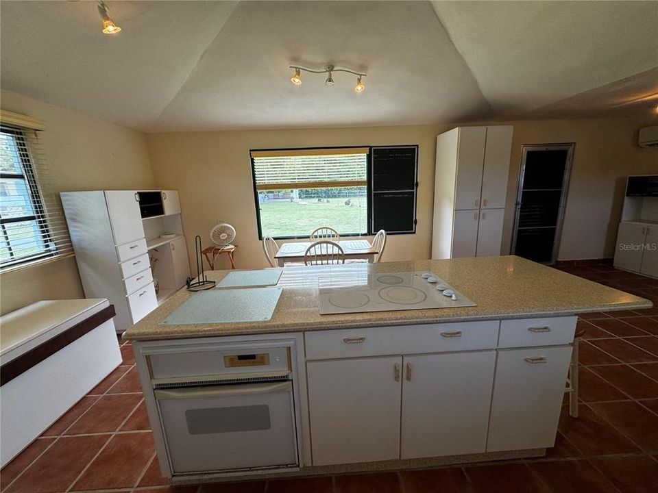 出租: $5,000 (4 贝兹, 3 浴室, 3277 平方英尺)