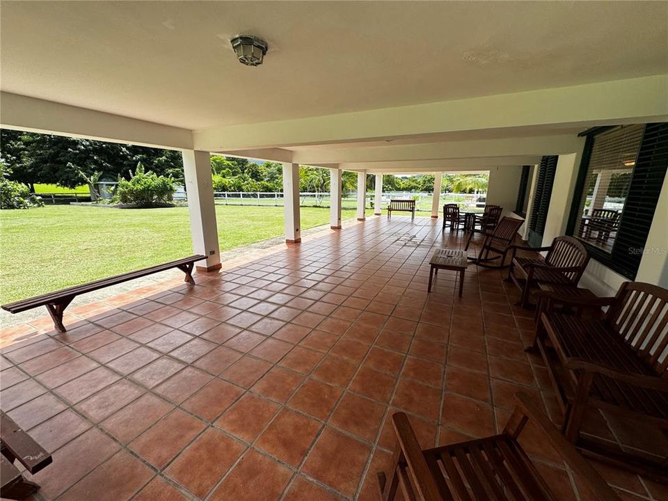 出租: $5,000 (4 贝兹, 3 浴室, 3277 平方英尺)