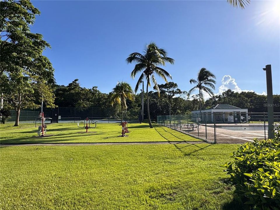 出租: $5,000 (4 贝兹, 3 浴室, 3277 平方英尺)