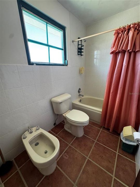 出租: $5,000 (4 贝兹, 3 浴室, 3277 平方英尺)