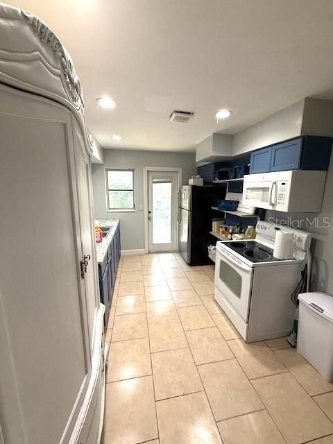 For Sale: $255,000 (3 beds, 2 baths, 1525 Square Feet)