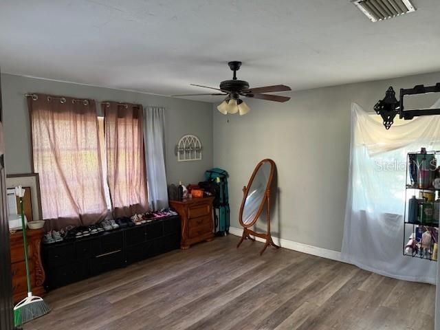 For Sale: $255,000 (3 beds, 2 baths, 1525 Square Feet)