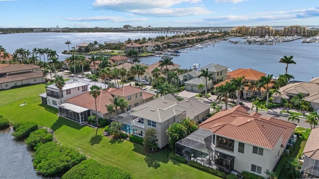 En Venta: $1,695,000 (4 camas, 4 baños, 3245 Pies cuadrados)