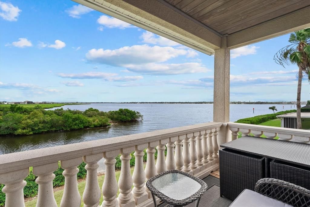 En Venta: $1,695,000 (4 camas, 4 baños, 3245 Pies cuadrados)