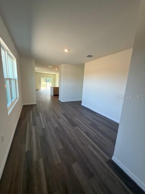 Под контрактом: $329,990 (3 спален, 2 ванн, 1504 Квадратных фут)