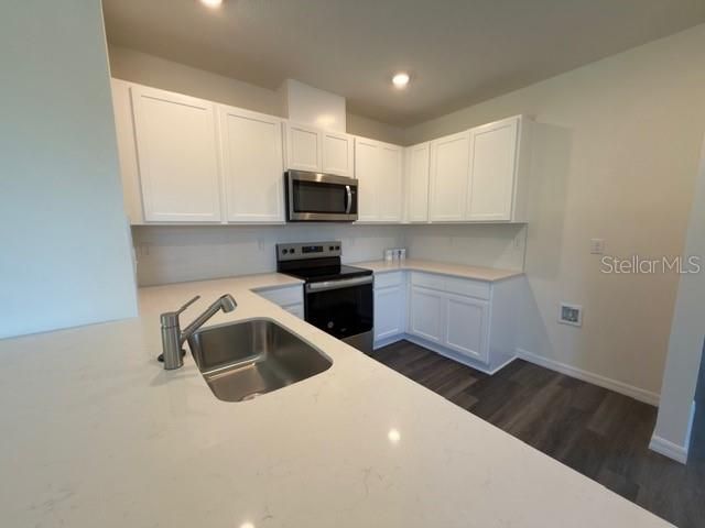 Под контрактом: $329,990 (3 спален, 2 ванн, 1504 Квадратных фут)