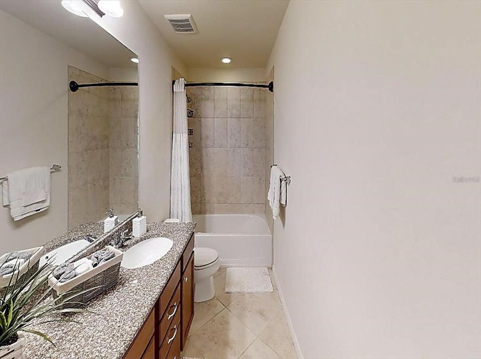 En Venta: $599,900 (5 camas, 2 baños, 2832 Pies cuadrados)