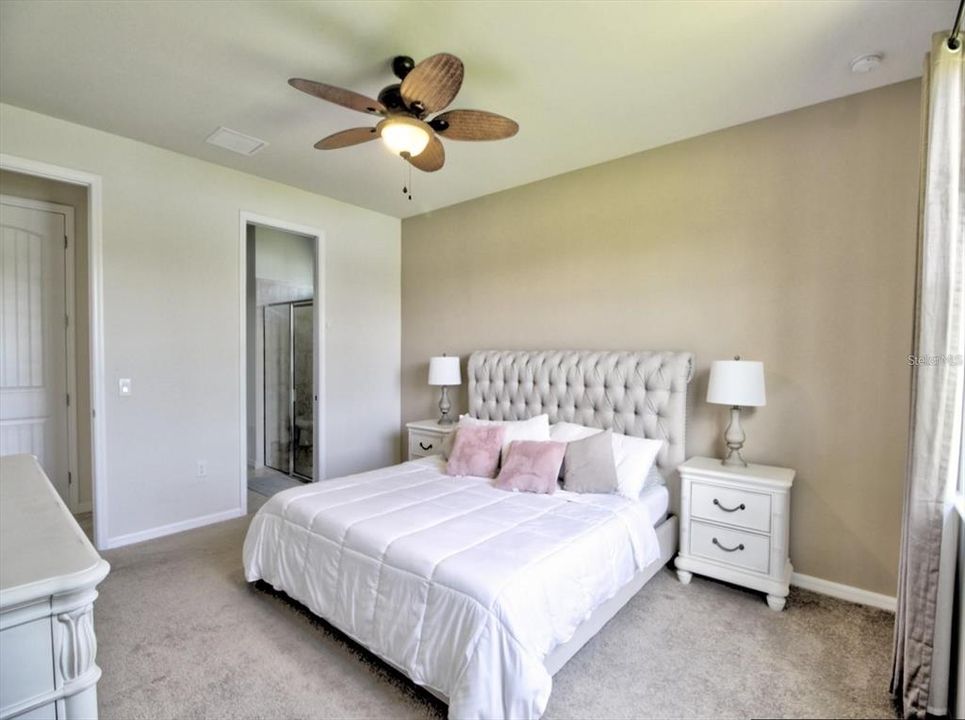 En Venta: $599,900 (5 camas, 2 baños, 2832 Pies cuadrados)