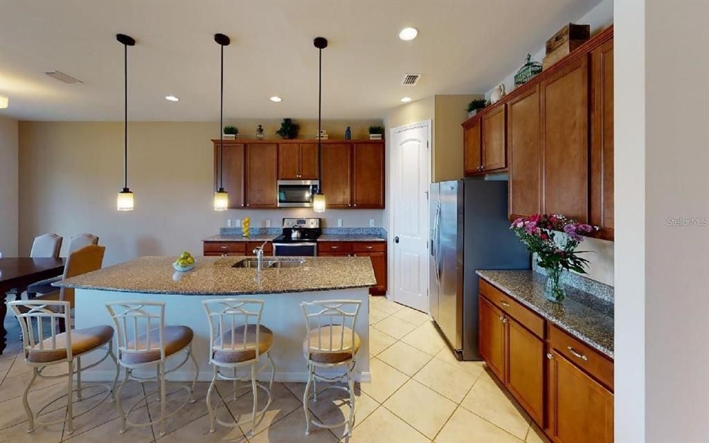 En Venta: $599,900 (5 camas, 2 baños, 2832 Pies cuadrados)