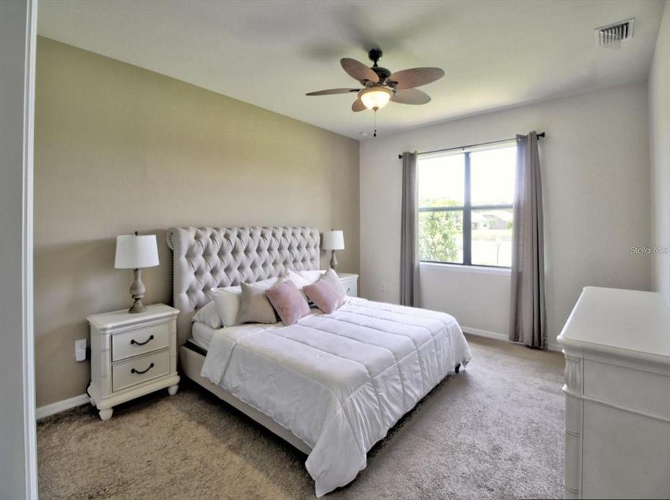 En Venta: $599,900 (5 camas, 2 baños, 2832 Pies cuadrados)