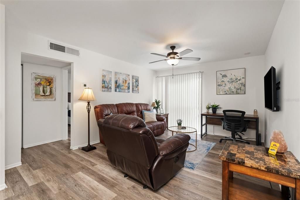 На продажу: $123,000 (1 спален, 1 ванн, 574 Квадратных фут)