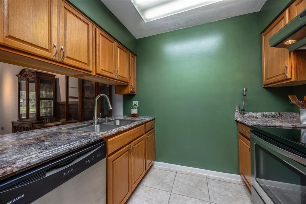 Active With Contract: $225,000 (2 beds, 2 baths, 1165 Square Feet)